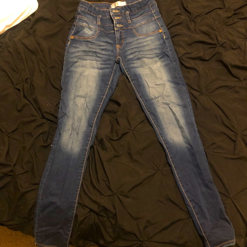 Skinny jeans with a slight high waist